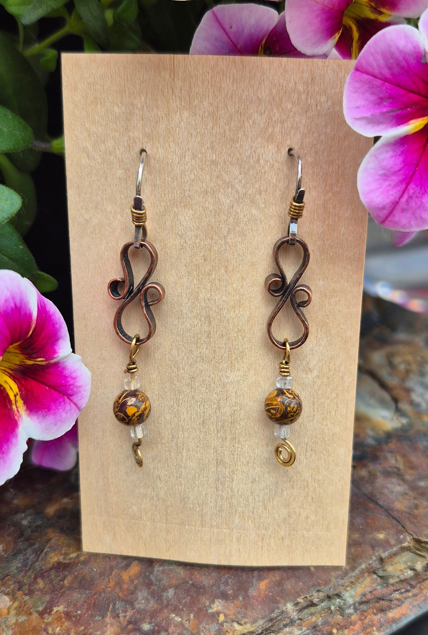 Calligraphy stone 6mm "8" earrings