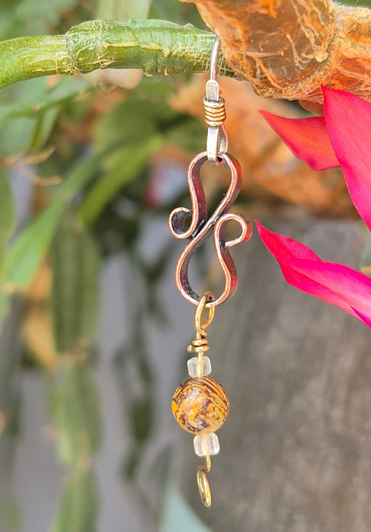 Calligraphy stone 6mm "8" earrings